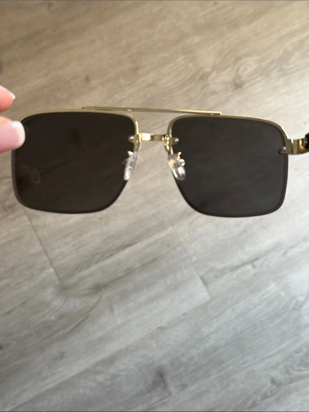 Aviator style sunglasses
